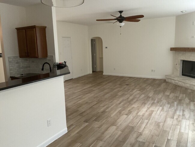 Building Photo - 403 Knights Cross Dr