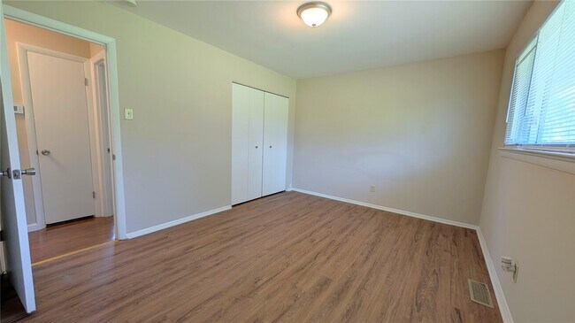 Building Photo - 3356 Clemens Dr