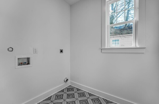 Building Photo - 1737 Euclid Ave