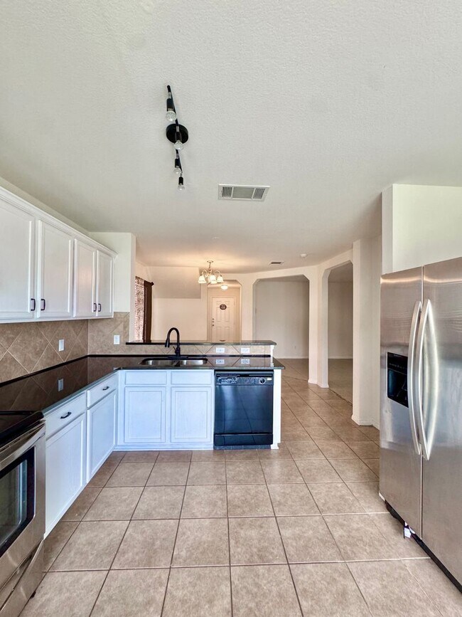 Building Photo - Spacious 5-Bedroom Home with In-Law Suite ...