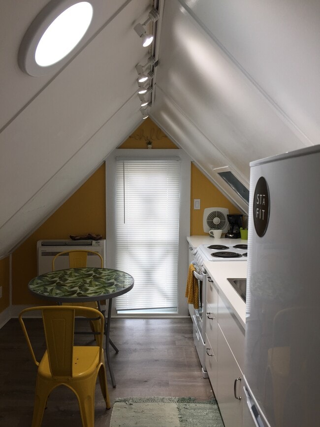 Kitchen - 40 Saragossa St