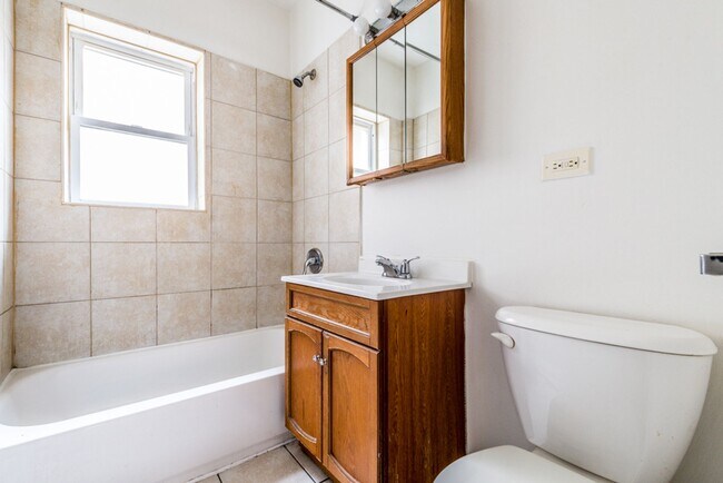 Building Photo - 8155 S Maryland 836-42 E 82nd Chicago, IL 60619