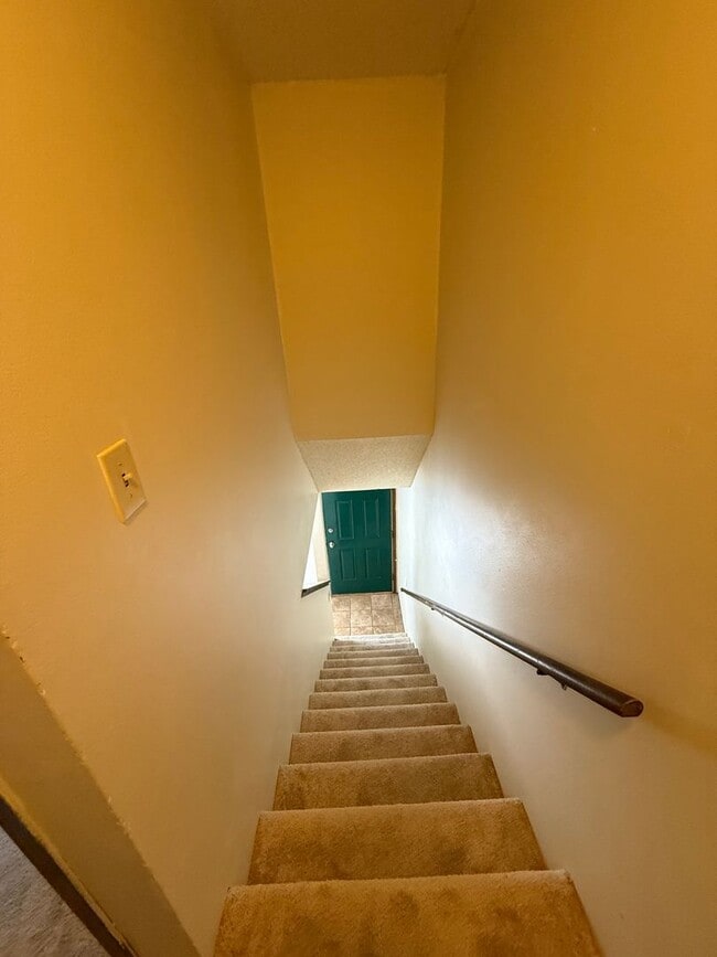 Building Photo - Two Bedroom, One and half bath townhome close to Regional West Medical Center.