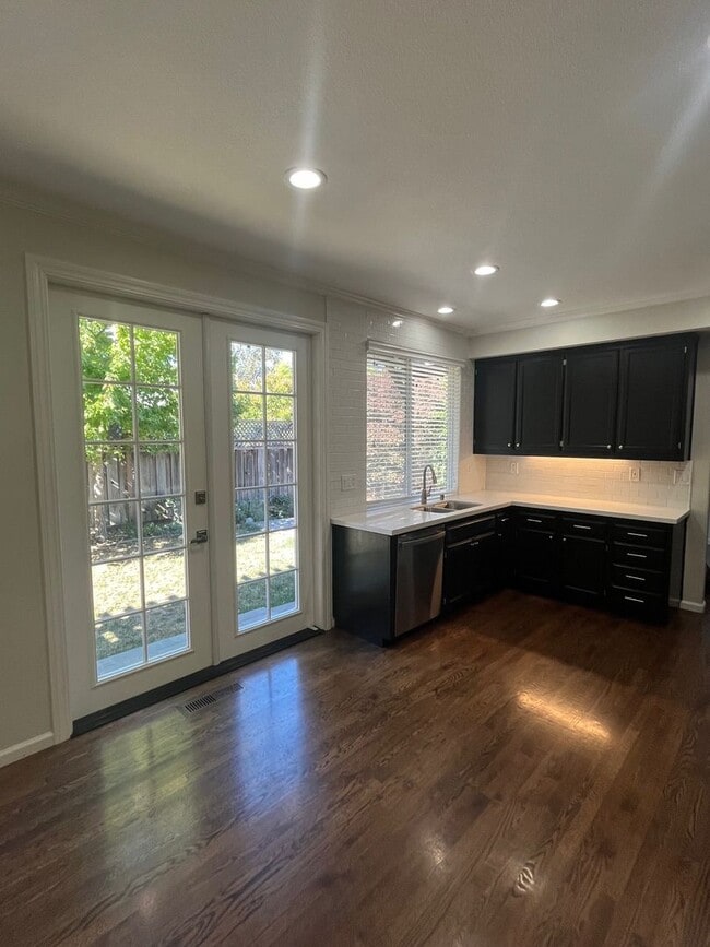 Building Photo - Updated 4 Bedroom 3 Bathroom Single Family...