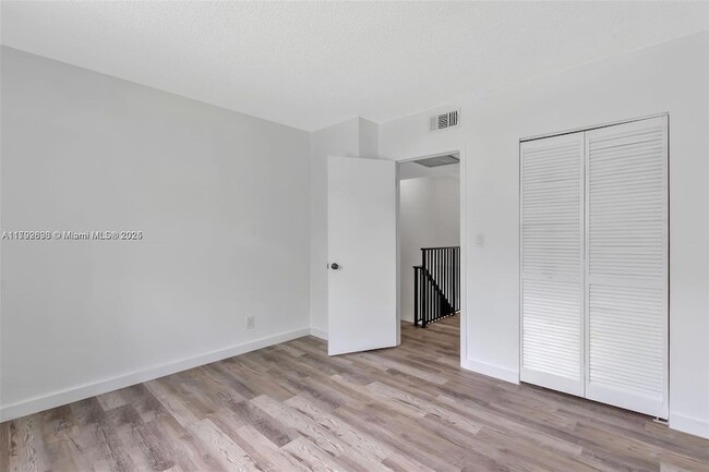 Building Photo - 6141 SW 42nd Ct