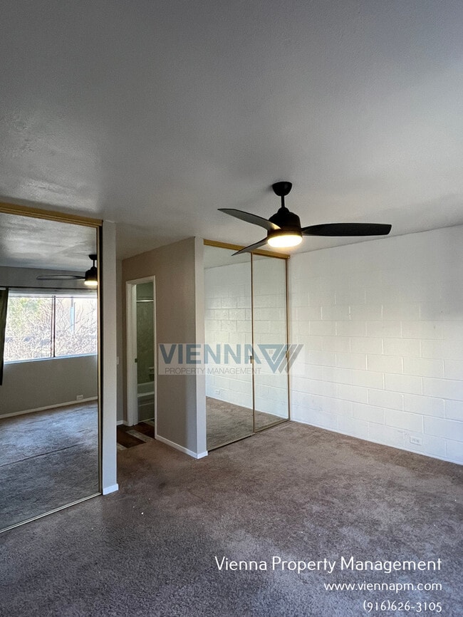 Building Photo - 888 Woodside Ln E