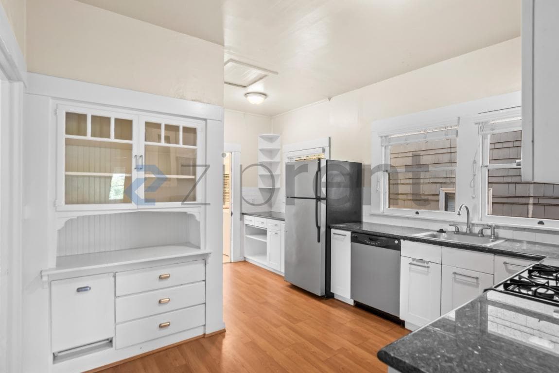 Building Photo - Unit