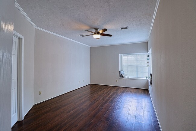 Building Photo - 427 Birch Hill Dr
