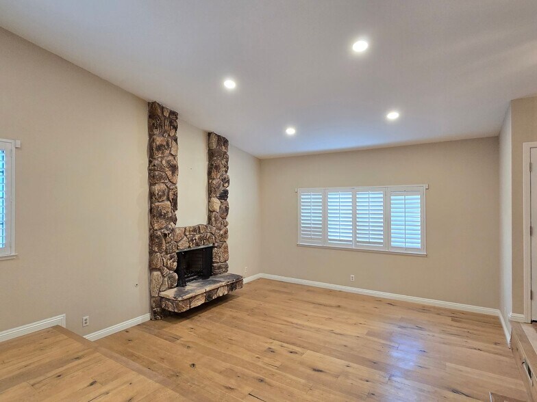 Building Photo - 115 Espada Pl