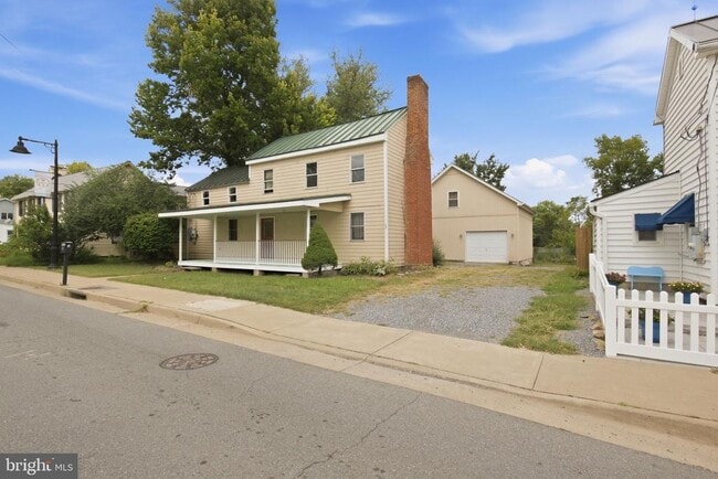 Building Photo - 27 E Broad Way
