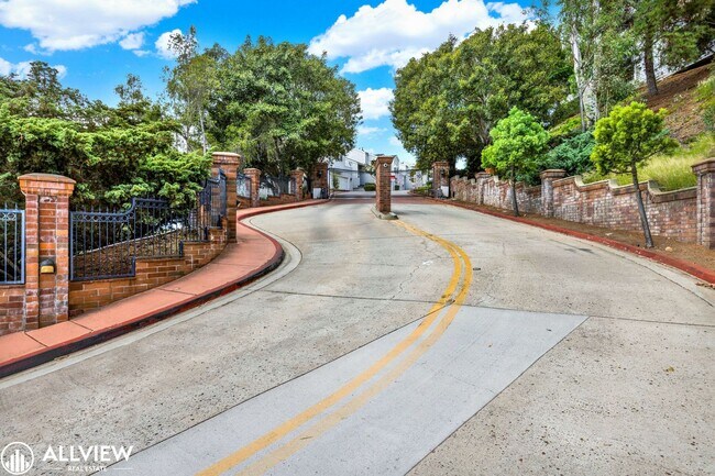 Building Photo - *MOVE IN SPECIAL $750 OFF FIRST MONTH'S RE...