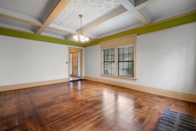 Building Photo - 113 Dell St