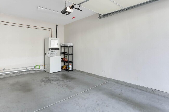 Building Photo - 3170 Levante St