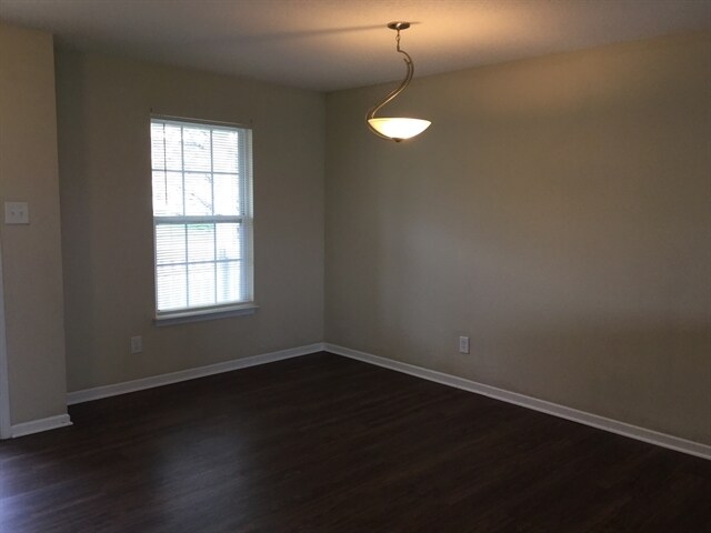 Building Photo - 9939 Big Bend Dr