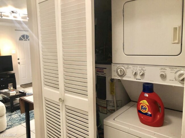 Building Photo - 902 I St SE