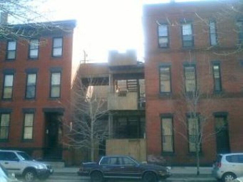outside view of decks - 2059 N Clifton Ave