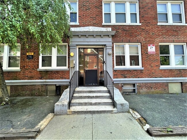 Building Photo - 15 Huss Ct