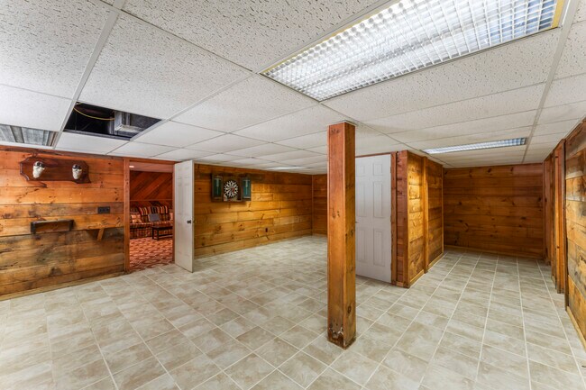 Building Photo - 23 Westview Dr