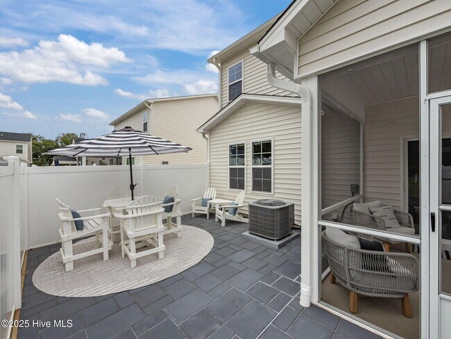 Building Photo - 150 Coastline Cir