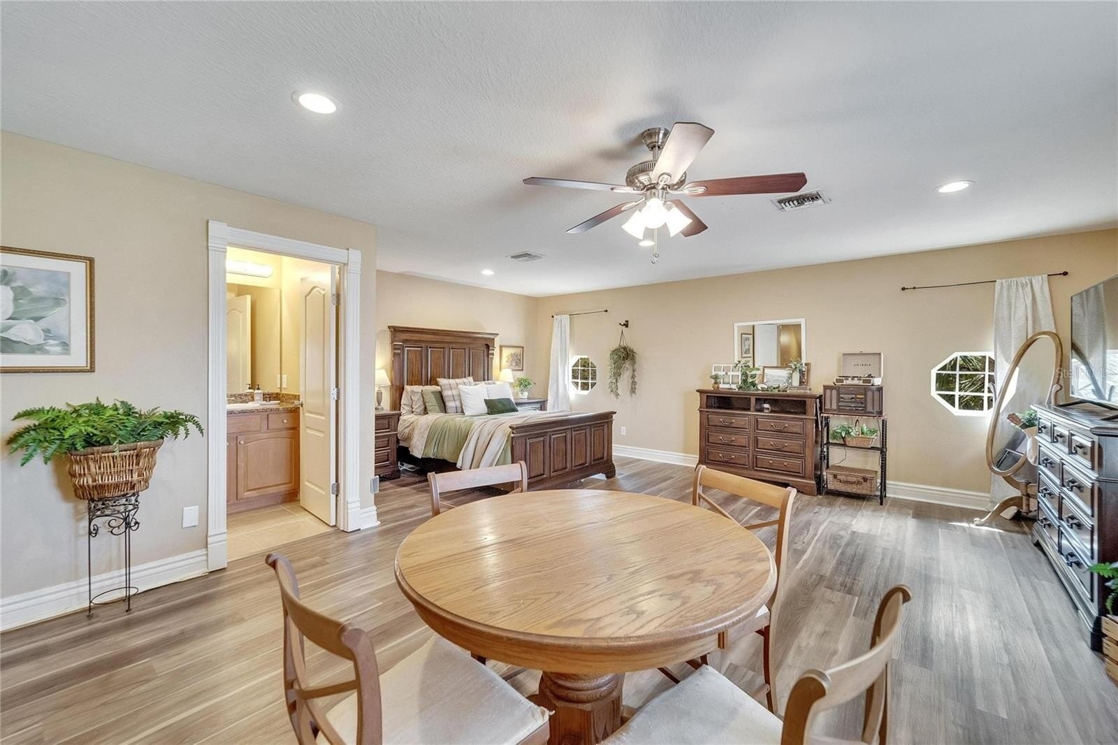 Building Photo - 2656 Wyndsor Oaks Way