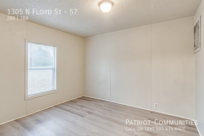 Building Photo - 1305 N Floyd St