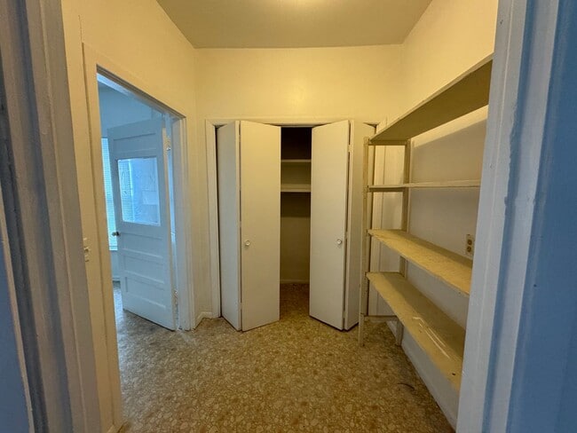 Building Photo - 2 Bedroom Rental with garage in NW Ardmore