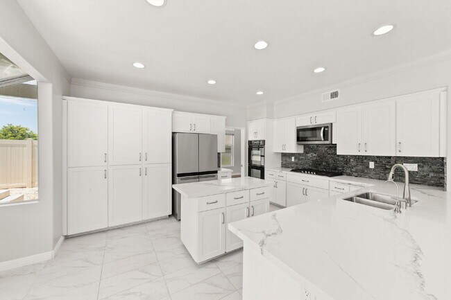 Building Photo - Stunning 4BR + Office/Den, 3BA View Home with 3-Car Garage!