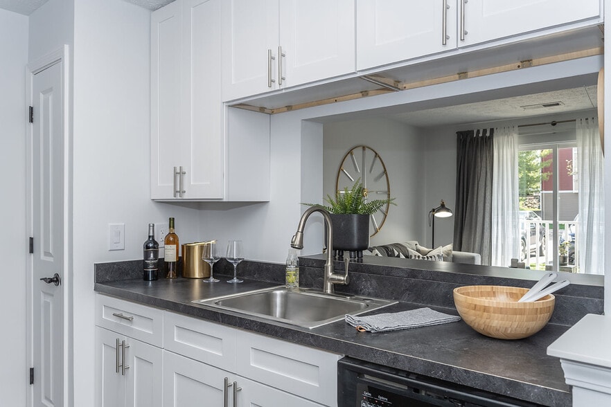 Primary Photo - Galbraith Pointe Apartments and Townhomes