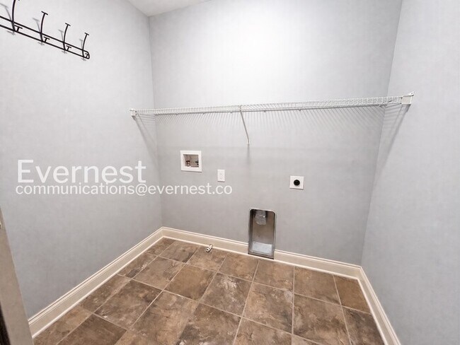 Building Photo - Spacious  Home with Garage and Deck / 3 Bed, 3 Bath / Garage-attached / Available now!