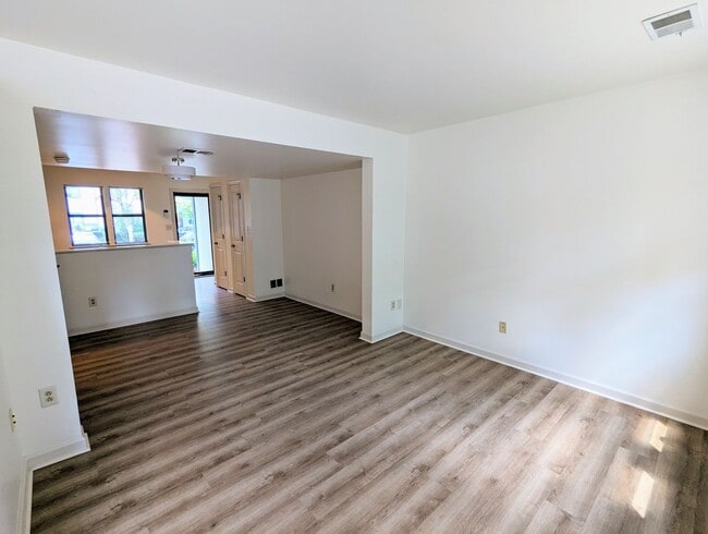 Building Photo - 1715 Fox Wy