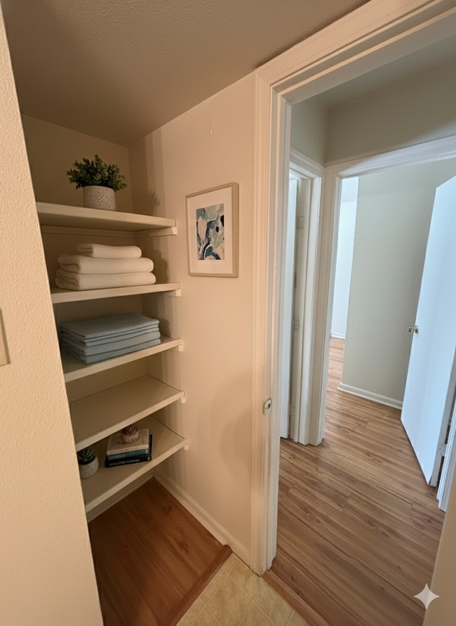 Building Photo - 3415 Town Country Ave