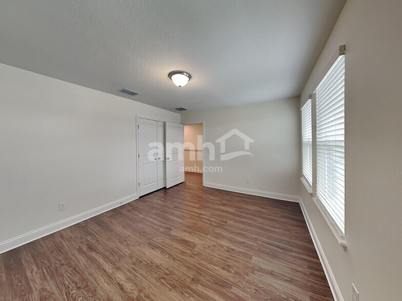 Building Photo - 906 Summer Stone Loop