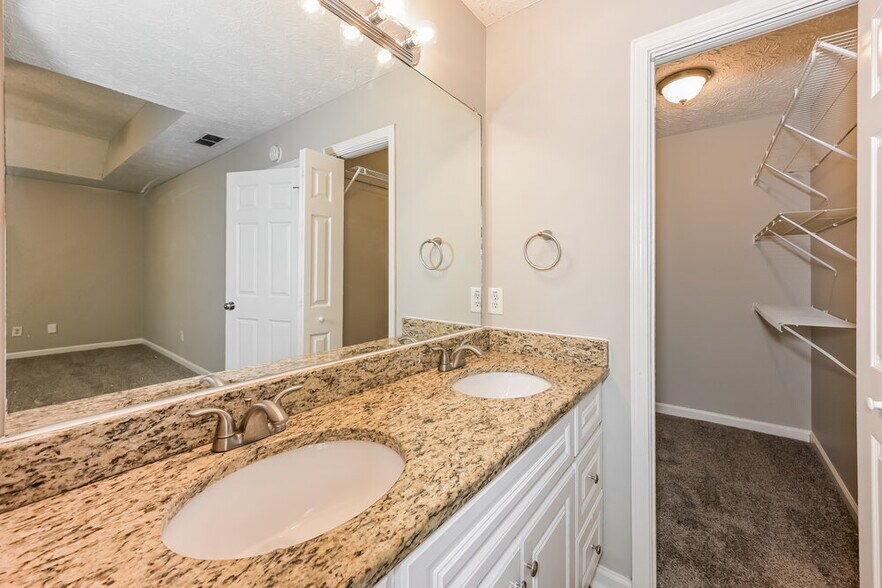 Building Photo - 340 Christian Woods Dr