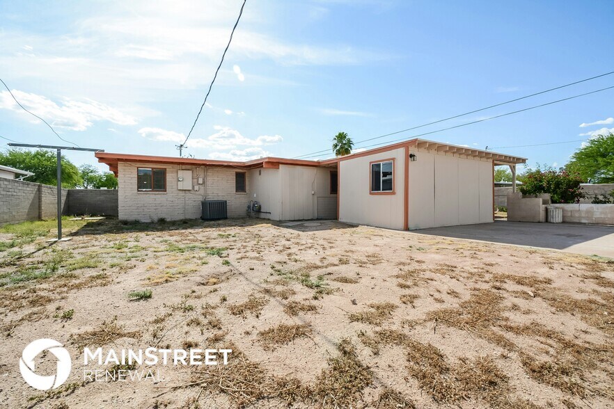 Building Photo - 1051 S Duke Dr