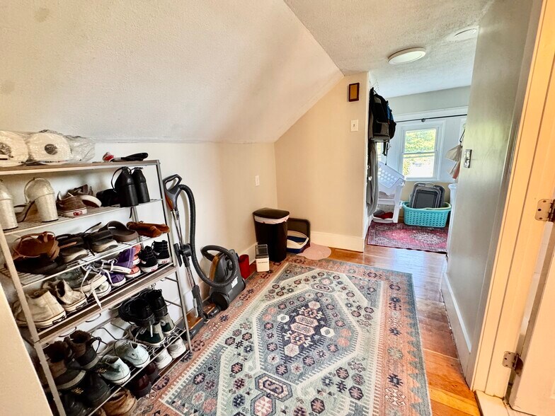 Building Photo - 89 Burget Ave