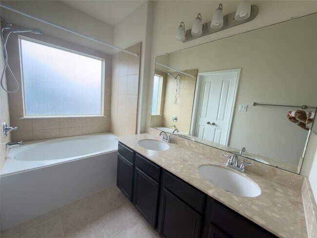 Building Photo - 17035 Amarose Dr