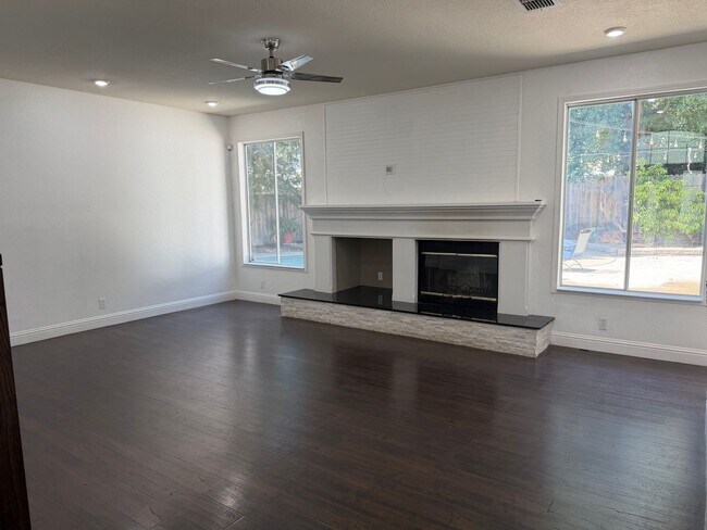 Building Photo - 9223 Camden Lake Way