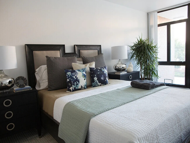 Building Photo - 101 Lombard St