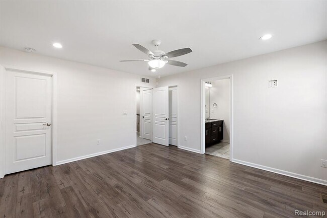 Building Photo - 2884 Glenbar Cir