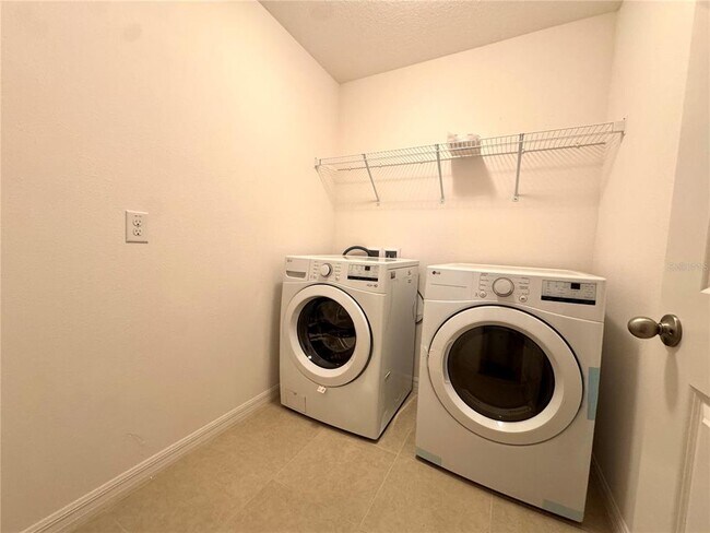 Building Photo - 5673 Elsinore Way