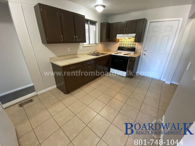 Building Photo - 1453 2320 S