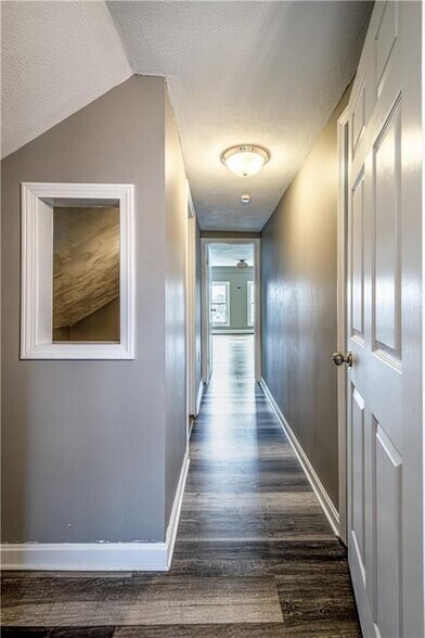 Building Photo - 216 Maplewood Ave