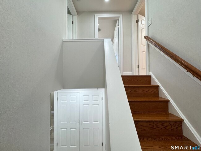 Building Photo - 2 Highland Square