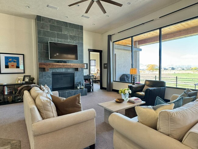 Building Photo - 658 S 1920 W