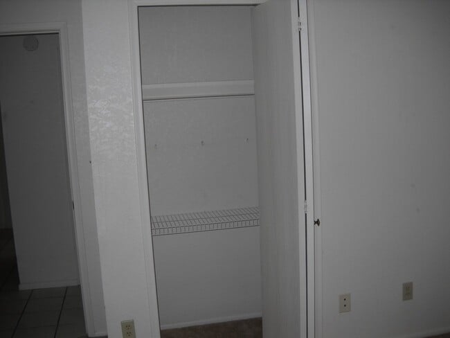 Building Photo - 2210 S Iris Dr