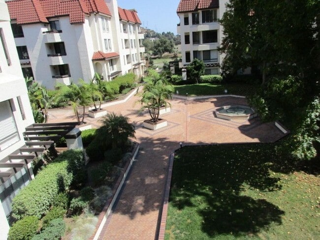 Building Photo - 2 Bedroom, 2 Bath Condo in The Courtyards HOA