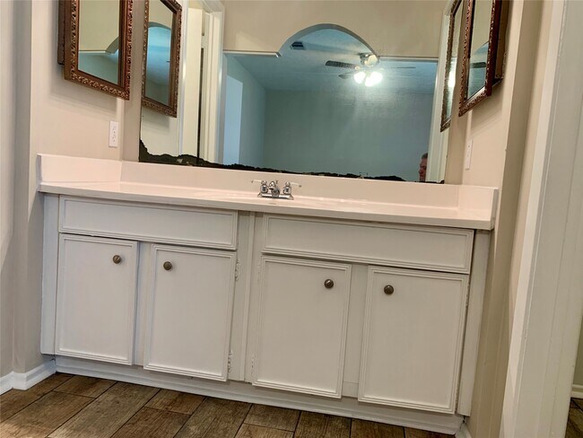 Building Photo - 7739 Bunker Wood Ln