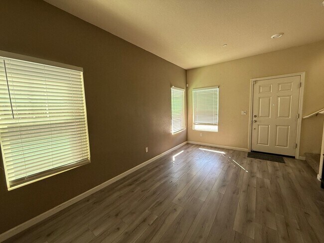 Building Photo - Beautiful 2-Story, 3 Bedroom, 2½ Bathroom ...