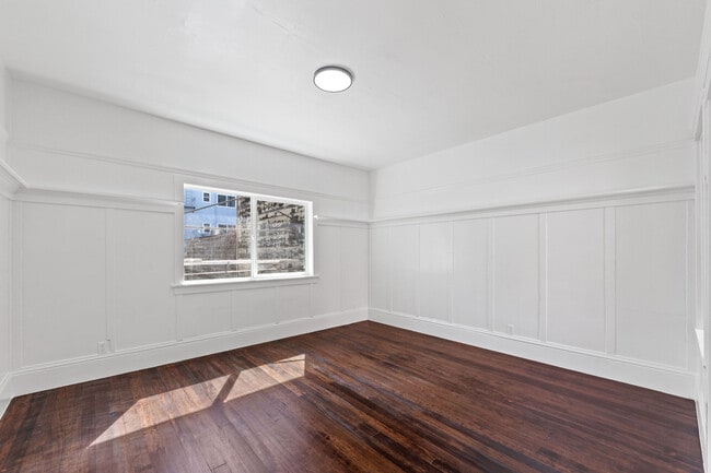 Building Photo - 318 Harriet St