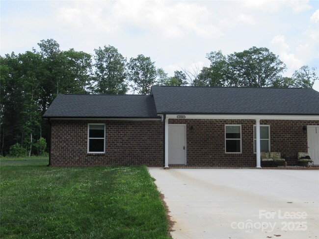 Building Photo - 3784 English Oak Dr